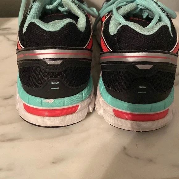 ASICS - Picture 4 of 5